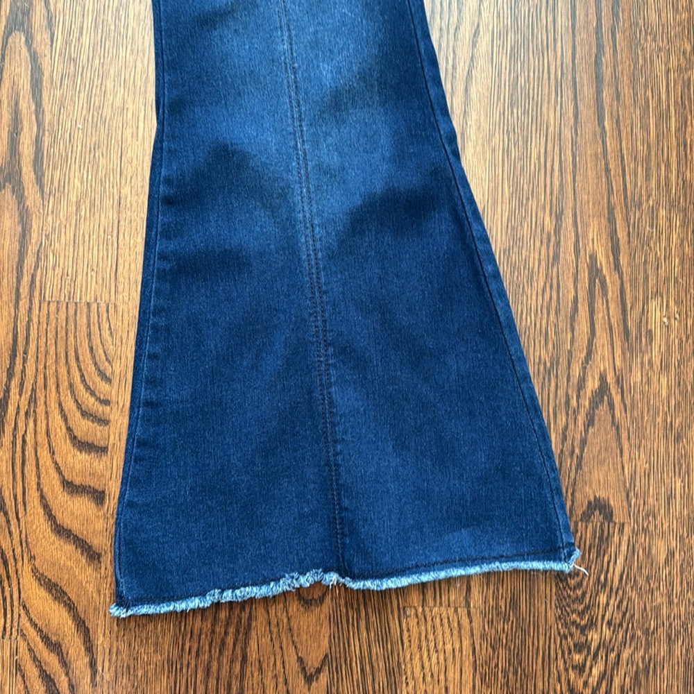 TINSELTOWN pull on dark denim flare jeans - Picture 3 of 4